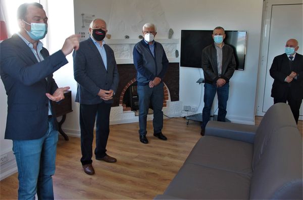 Grupo de pessoas discursar