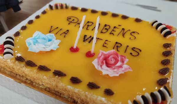 bolo de aniversário a dizer 'Parabéns Via Veteris'